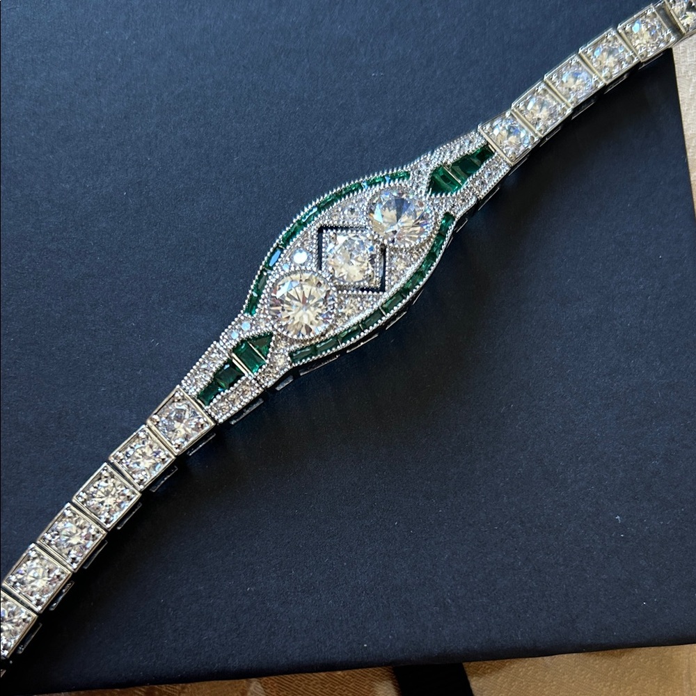 Elegant 925 Silver and Green Bracelet